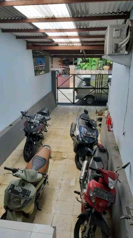 dijual rumah di kompleks pusri petukangan utara jaksel