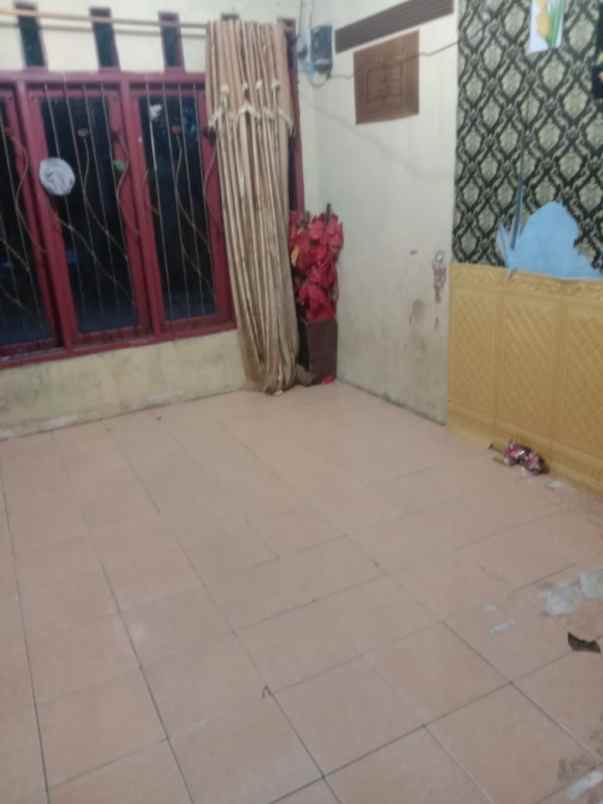 dijual rumah di megaregency blok h 10 no 8