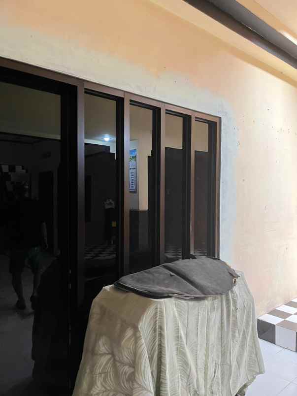 dijual rumah di pucangsawit solo