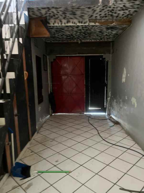 dijual rumah di pucangsawit solo