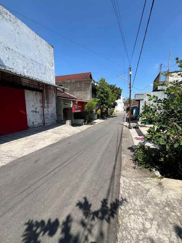 dijual rumah di pucangsawit solo