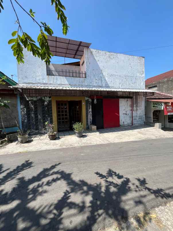 dijual rumah di pucangsawit solo