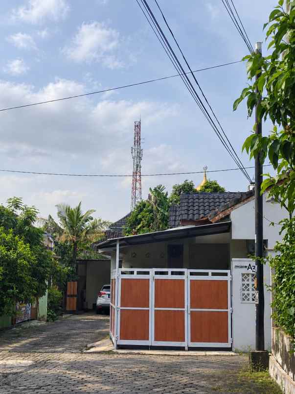 dijual rumah di sariharjo sleman harga rp800 juta nego