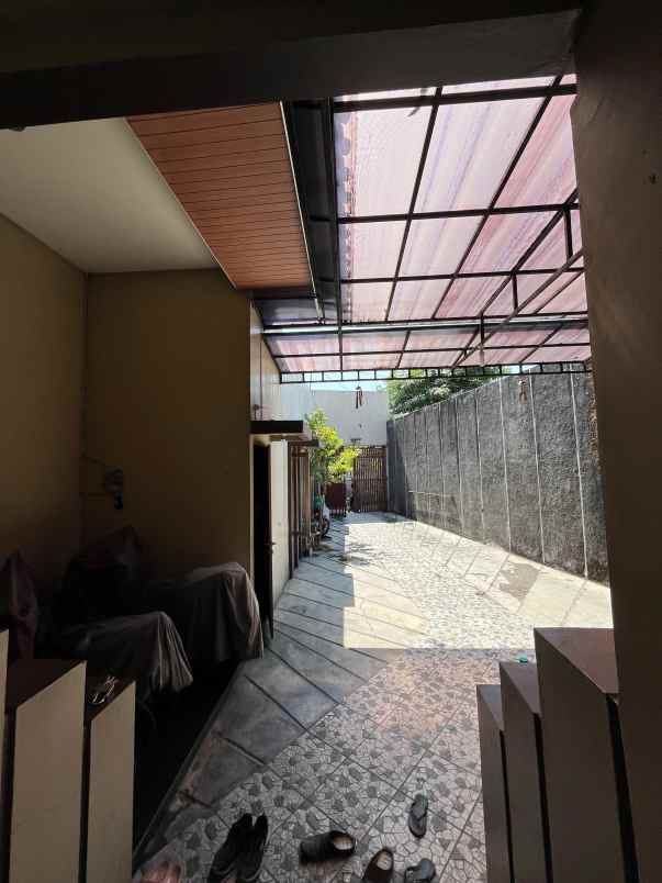 dijual rumah di tengah kota solo