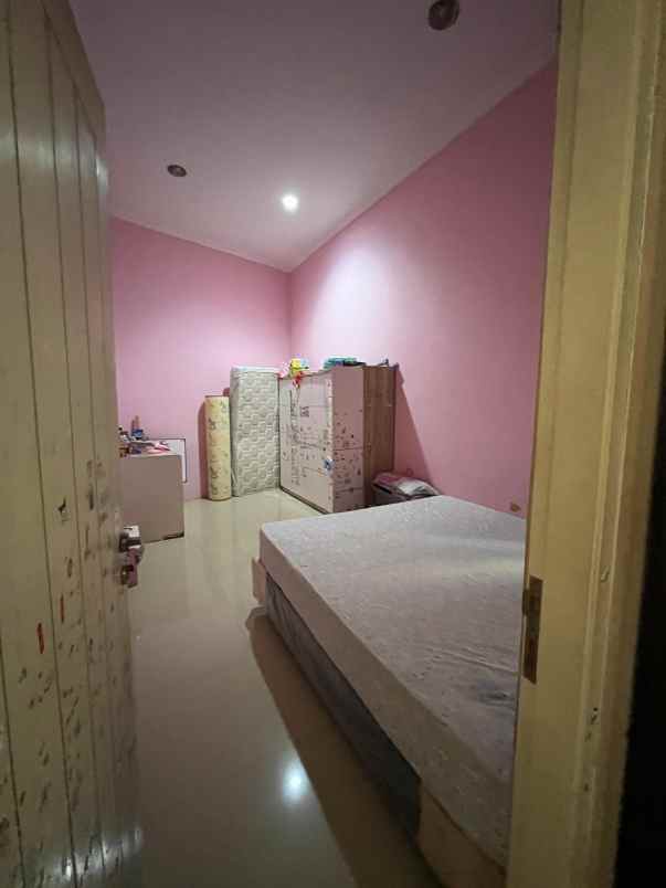 dijual rumah di tengah kota solo