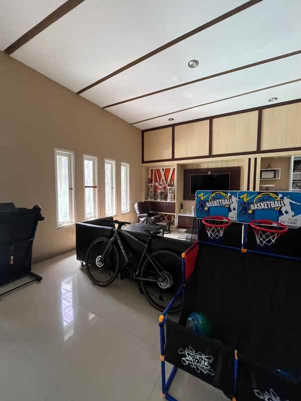 dijual rumah di tengah kota solo