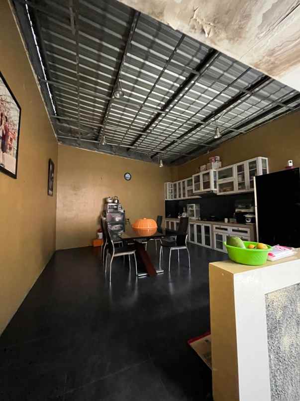 dijual rumah di tengah kota solo