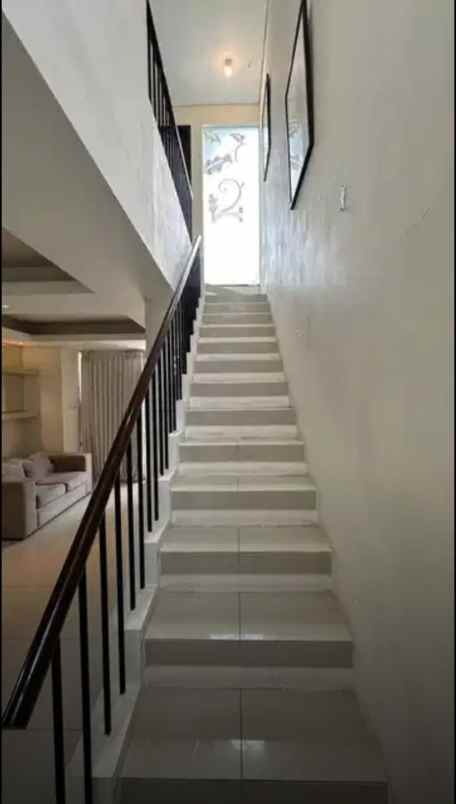 dijual rumah dian istana graha famili