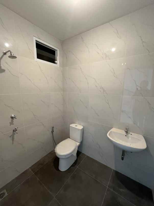 dijual rumah familia urban pedurenan