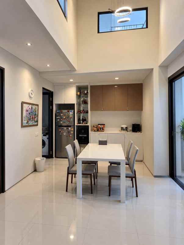 dijual rumah graha famili
