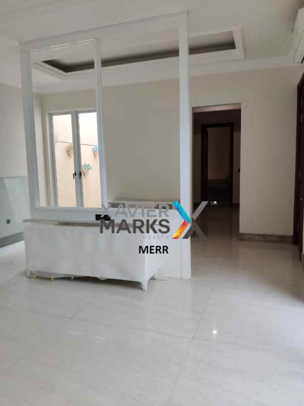 dijual rumah graha family