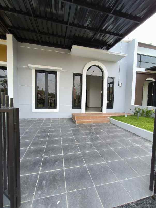 dijual rumah grand sedati regency