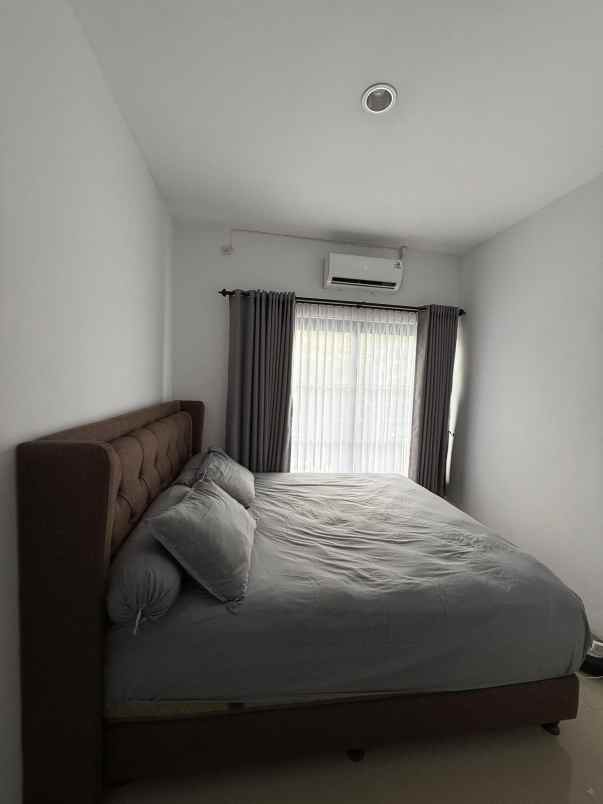 dijual rumah green mansion regency