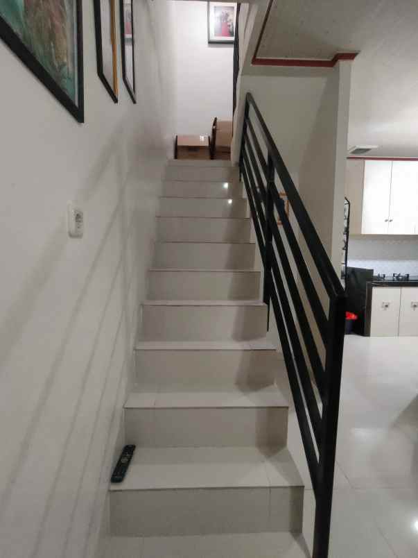 dijual rumah griya kenanga cipondoh