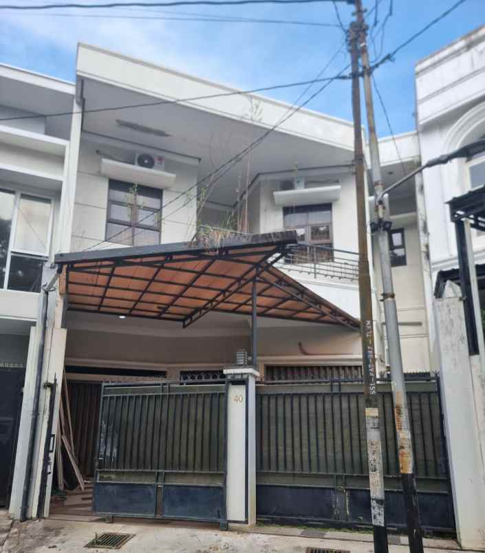 dijual rumah halmahera