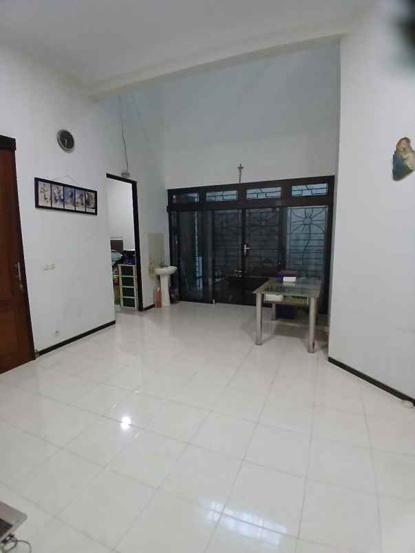 dijual rumah halmahera