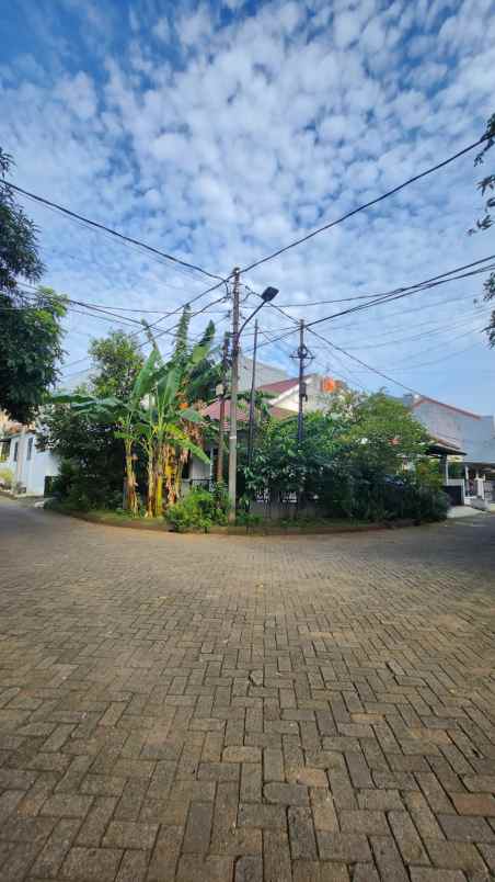 dijual rumah hook 1 lt 16x17 m strategis kelapa gading