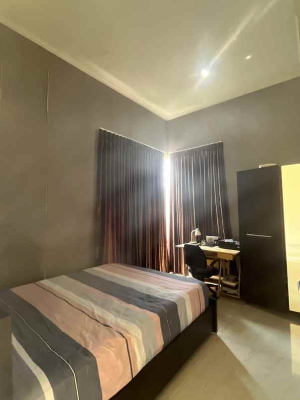 dijual rumah hook taman pondok indah wiyung surabaya