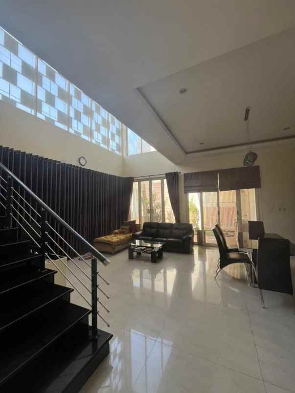 dijual rumah hook taman pondok indah wiyung surabaya