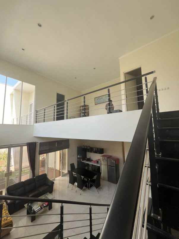 dijual rumah hook taman pondok indah wiyung surabaya