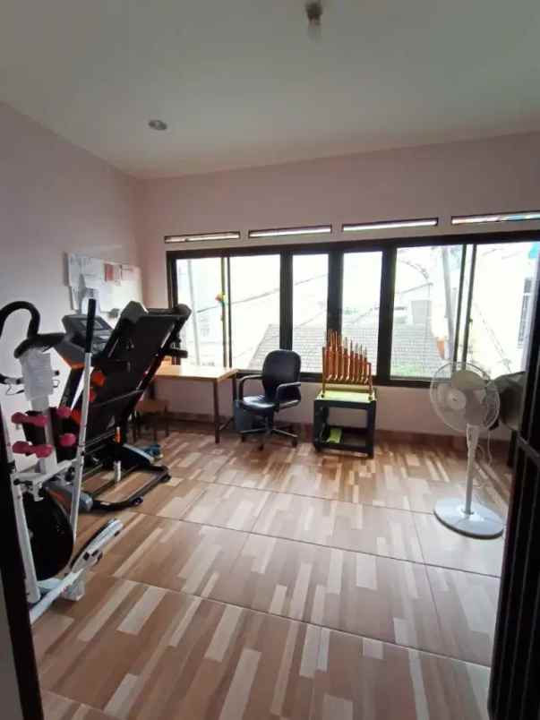 dijual rumah inhoftank