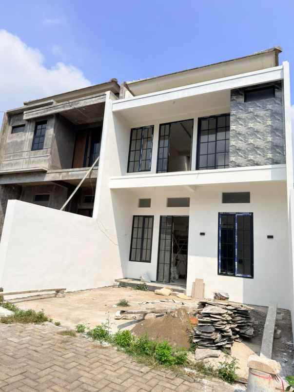 dijual rumah istana bandara pakis malang