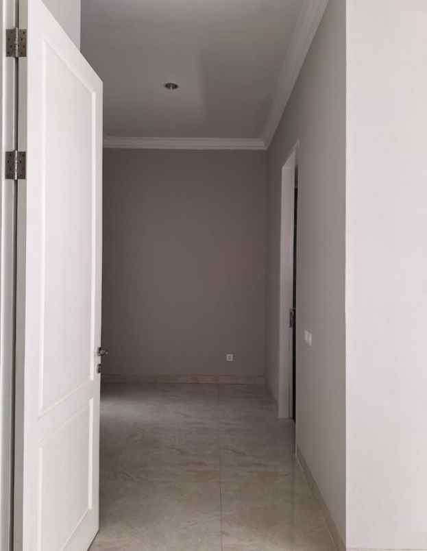 dijual rumah jalan boulevard barat raya