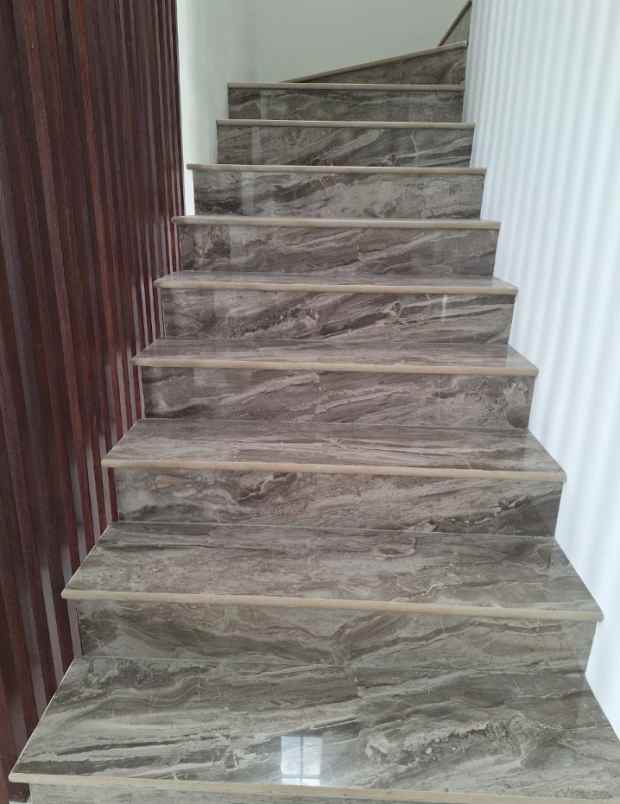 dijual rumah jalan boulevard barat raya