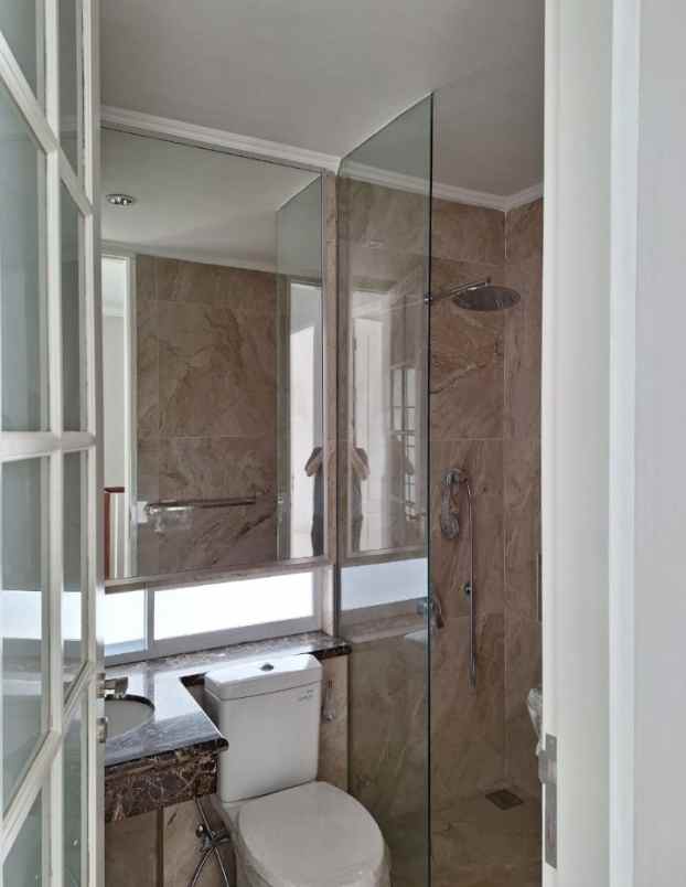 dijual rumah jalan boulevard barat raya