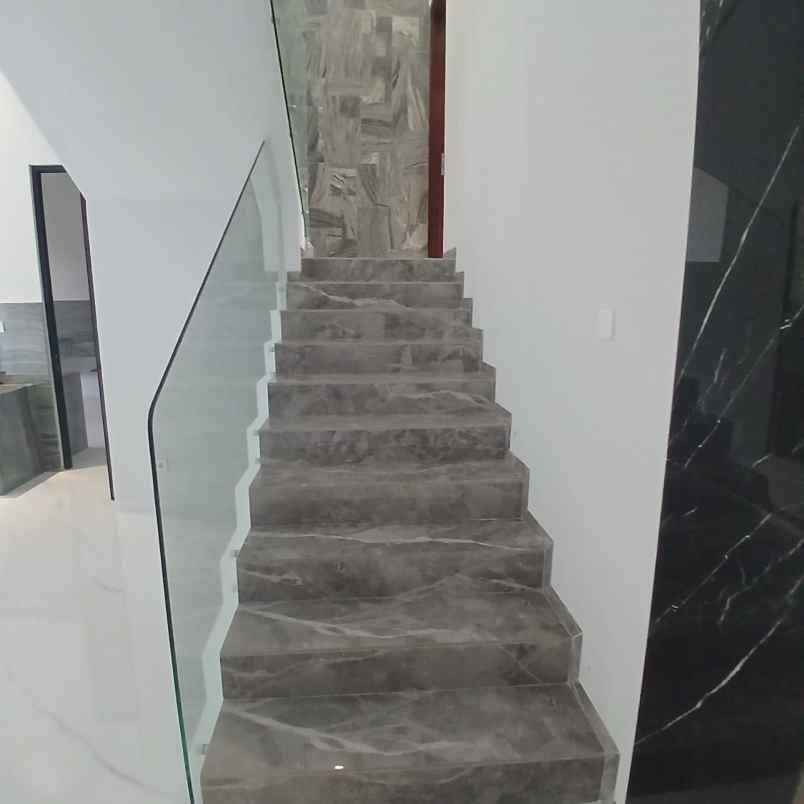 dijual rumah jalan bukit golf internasional