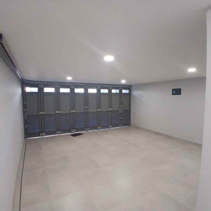 dijual rumah jalan bukit golf internasional