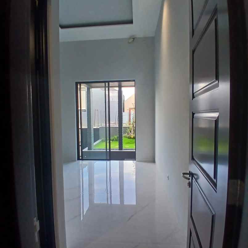 dijual rumah jalan bukit golf internasional