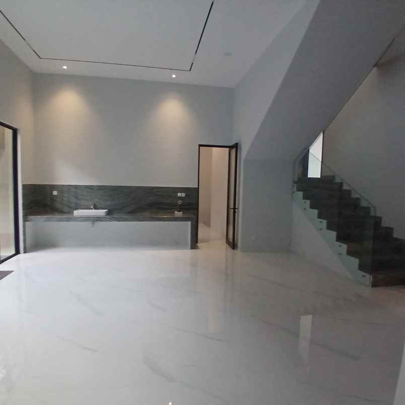 dijual rumah jalan bukit golf internasional