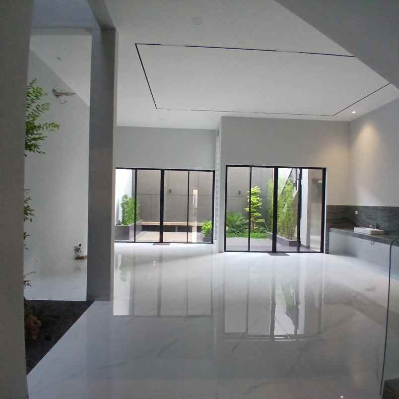 dijual rumah jalan bukit golf internasional