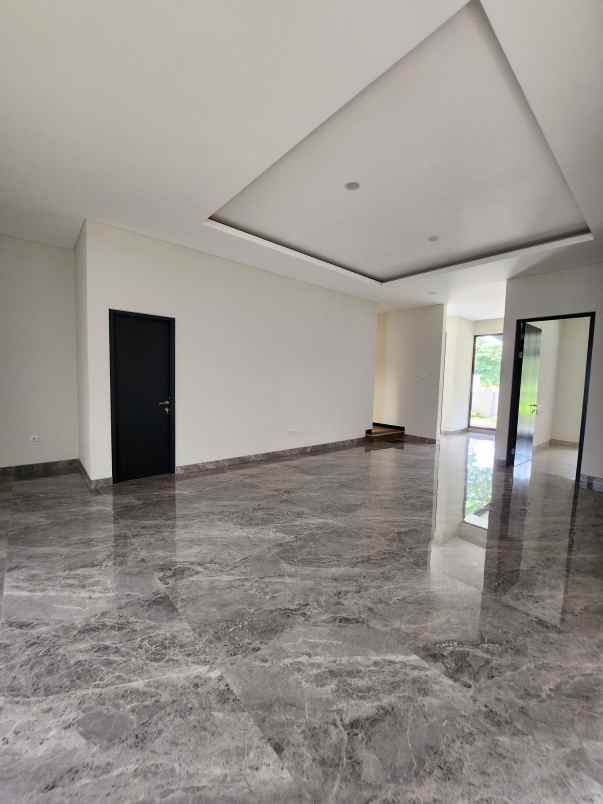 dijual rumah jalan graha natura