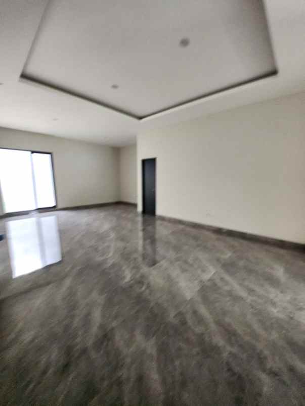 dijual rumah jalan graha natura