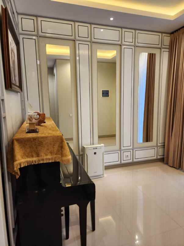 dijual rumah jalan greenlake citraland