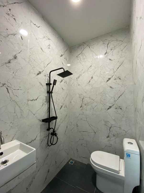 dijual rumah jalan jendral sudirman