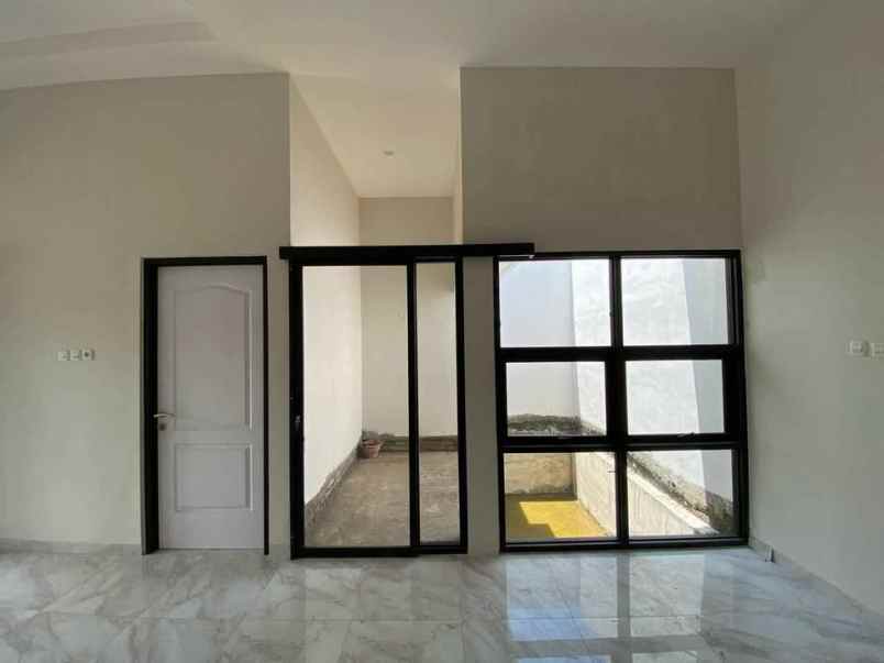 dijual rumah jalan kepuharjo karangploso