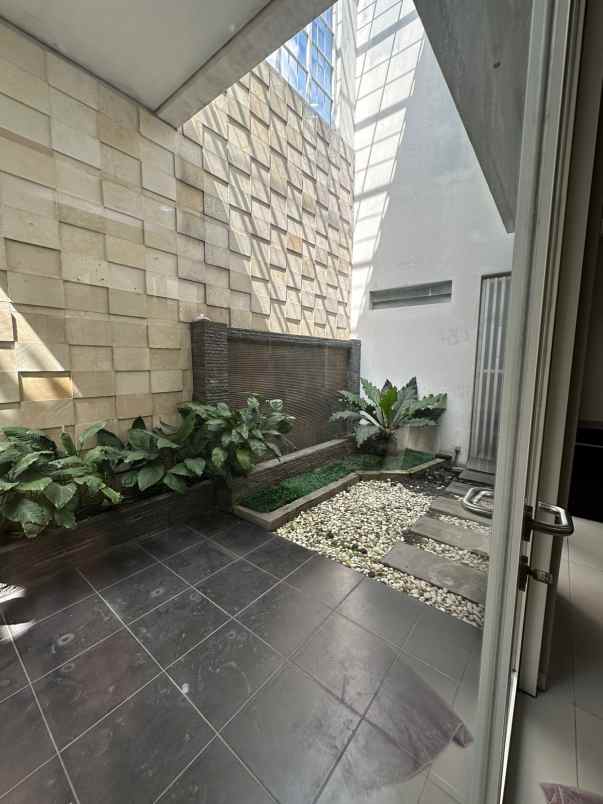 dijual rumah jalan raffles garden citraland