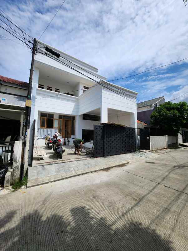 dijual rumah jalan raya bintaro sektor