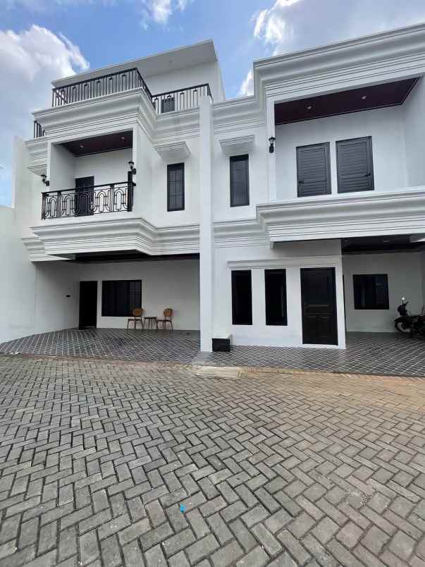 dijual rumah jalan raya cendrawasih