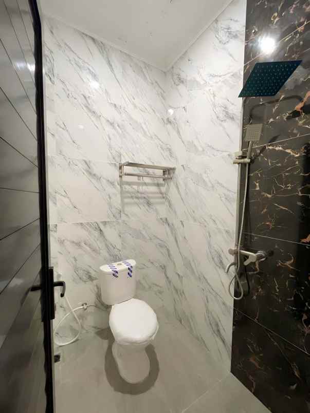 dijual rumah jalan raya cendrawasih