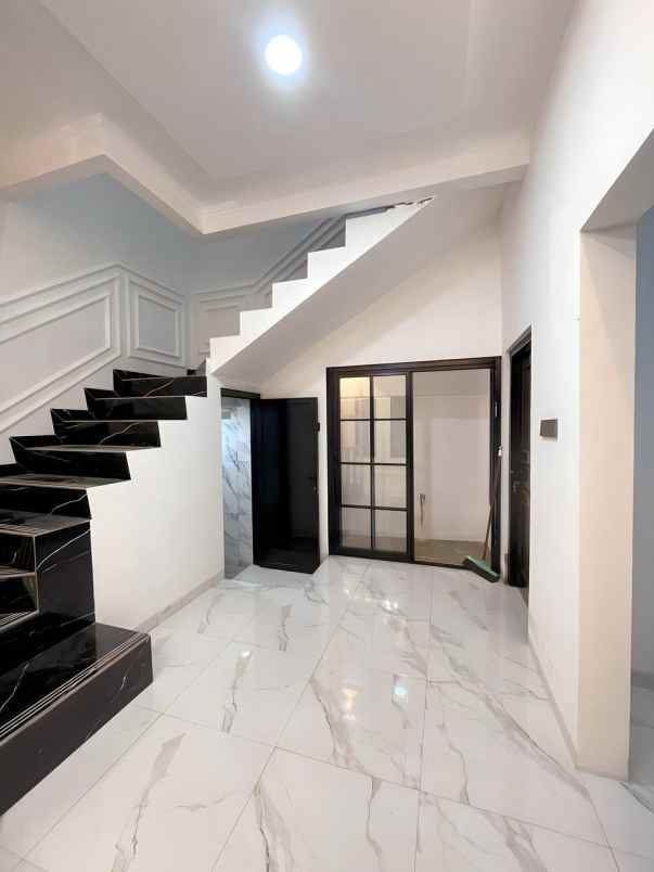 dijual rumah jalan raya cendrawasih