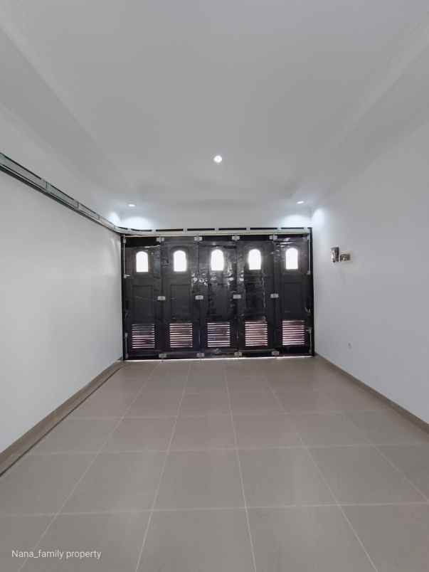 dijual rumah jalan raya komplek deplu