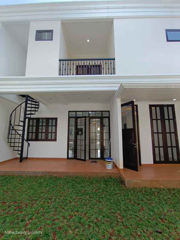 dijual rumah jalan raya komplek deplu