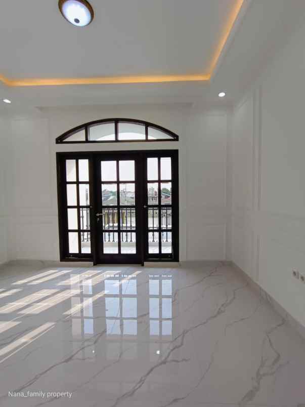 dijual rumah jalan raya komplek deplu