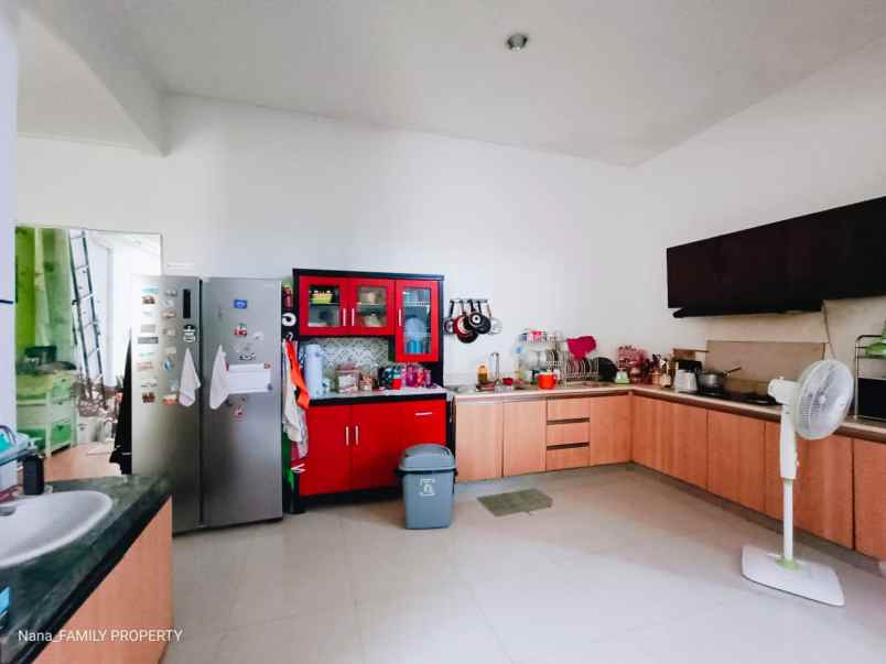 dijual rumah jalan raya larangan