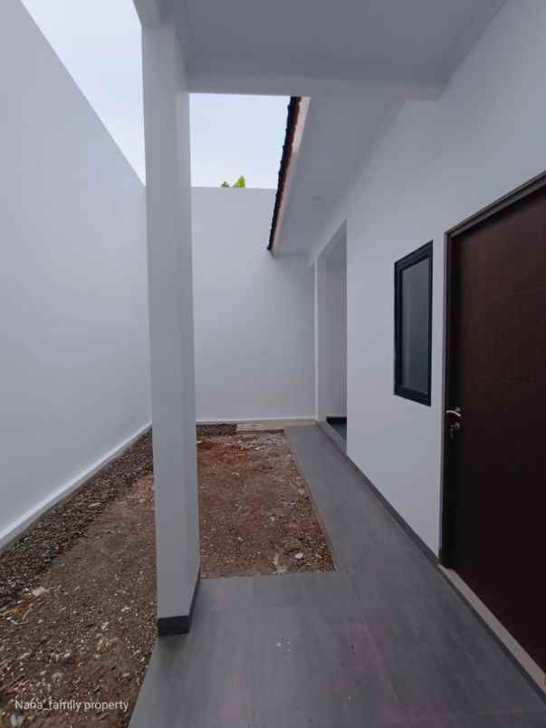 dijual rumah jalan raya meruya jakarta