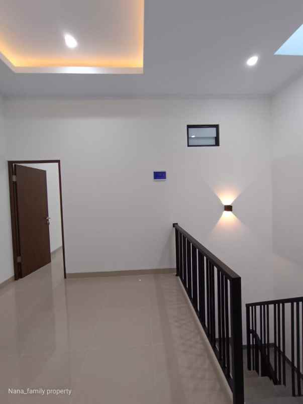dijual rumah jalan raya meruya jakarta